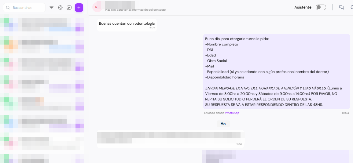 Bandeja de WhatsApp de un centro de salud con un mensaje manual pidiendo nombre, DNI, edad, obra social y avisando que la respuesta demora hasta 48 horas
